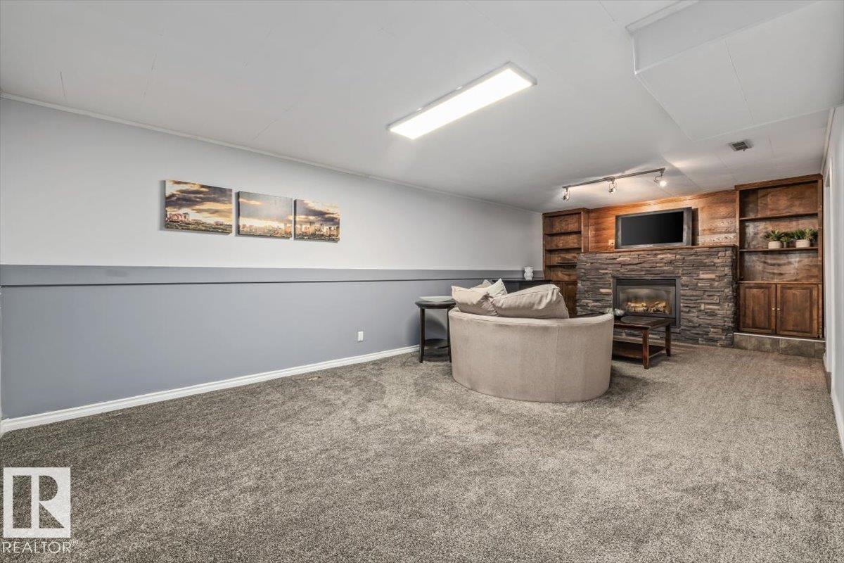 16165 110B AV NW - 21