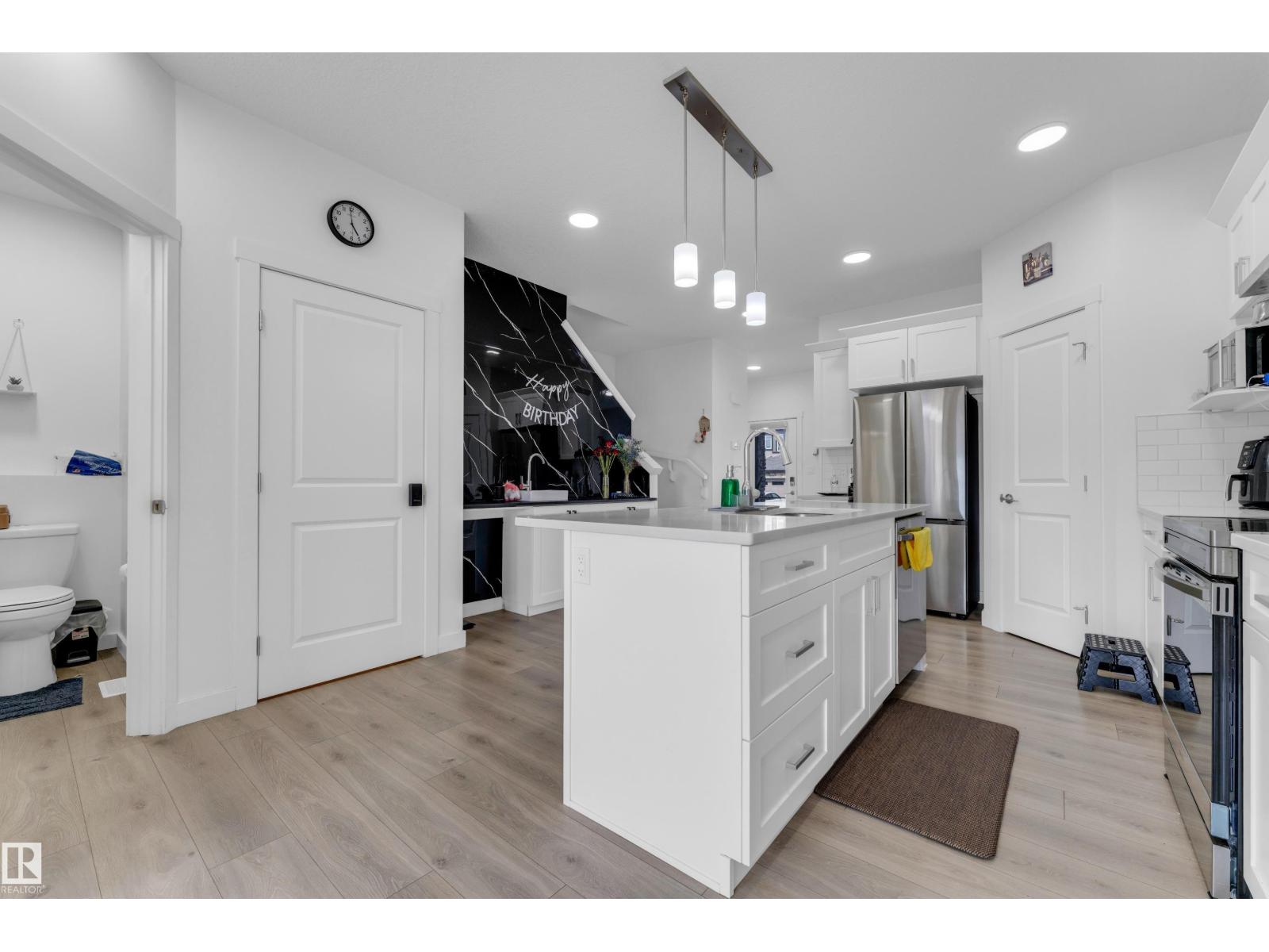432 29 ST SW — photo 10