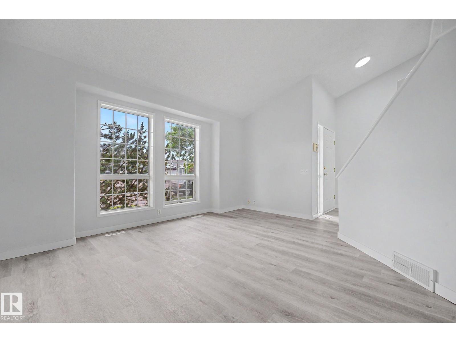 3704 39 AV NW — photo 11