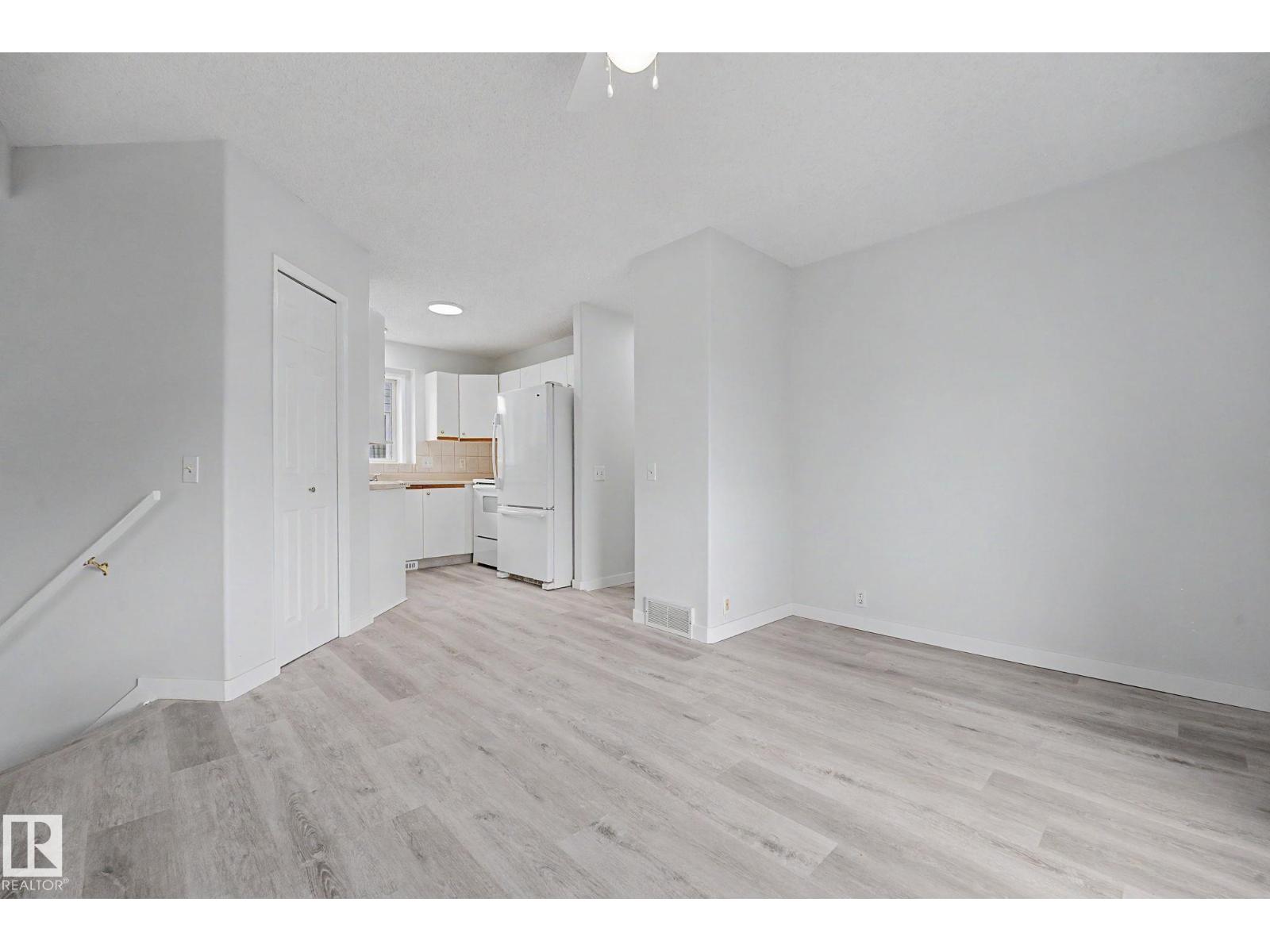 3704 39 AV NW — photo 13