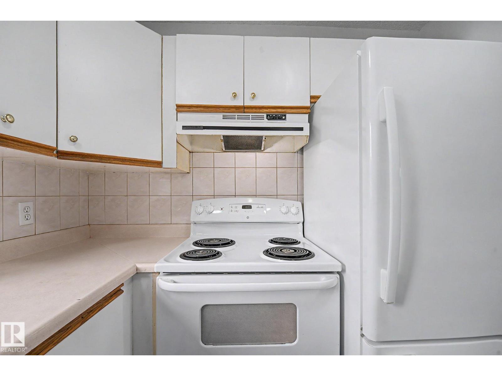3704 39 AV NW — photo 17