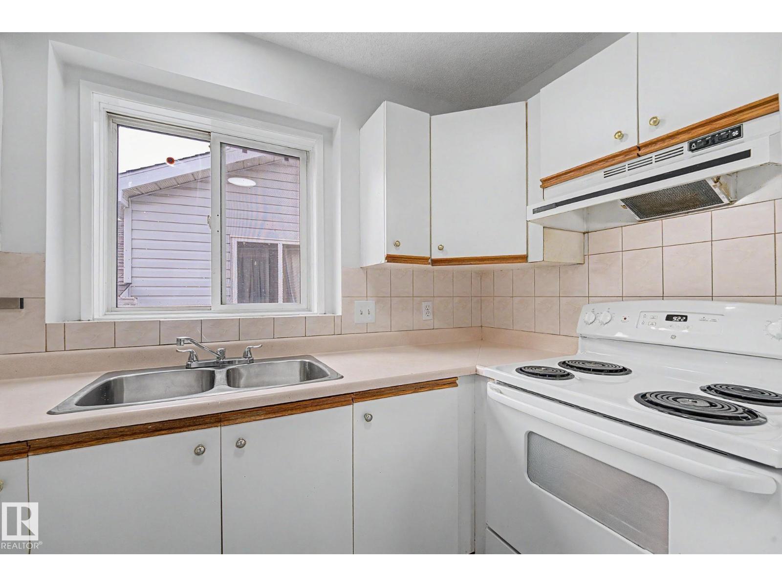 3704 39 AV NW — photo 18