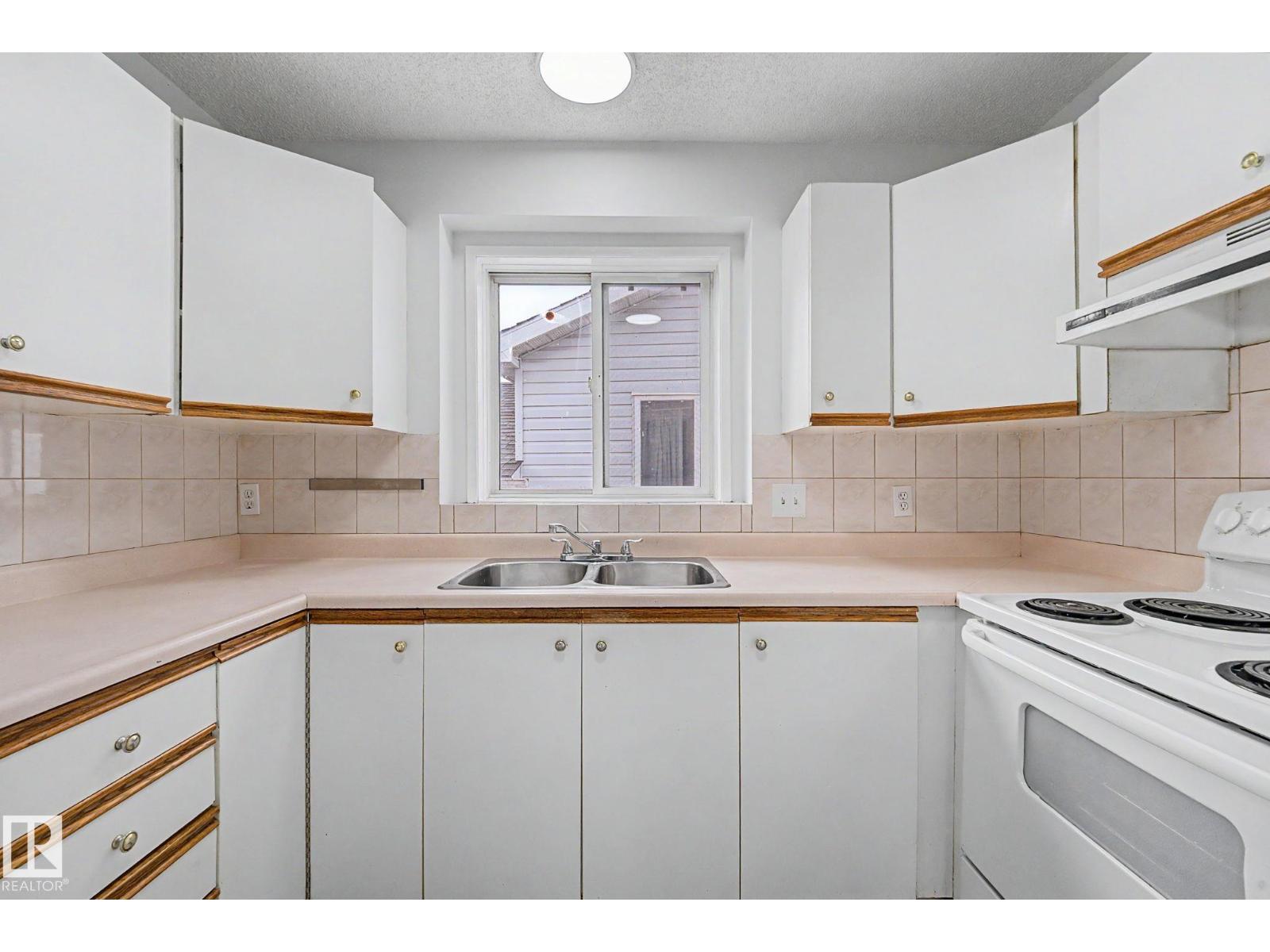 3704 39 AV NW — photo 19