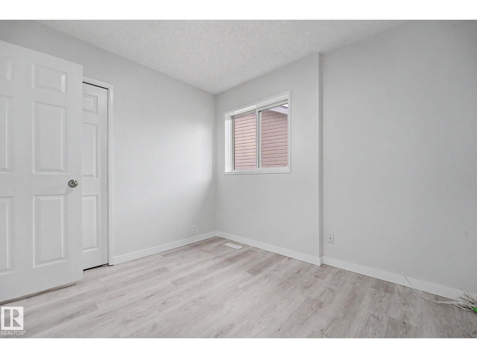 3704 39 AV NW — photo 22