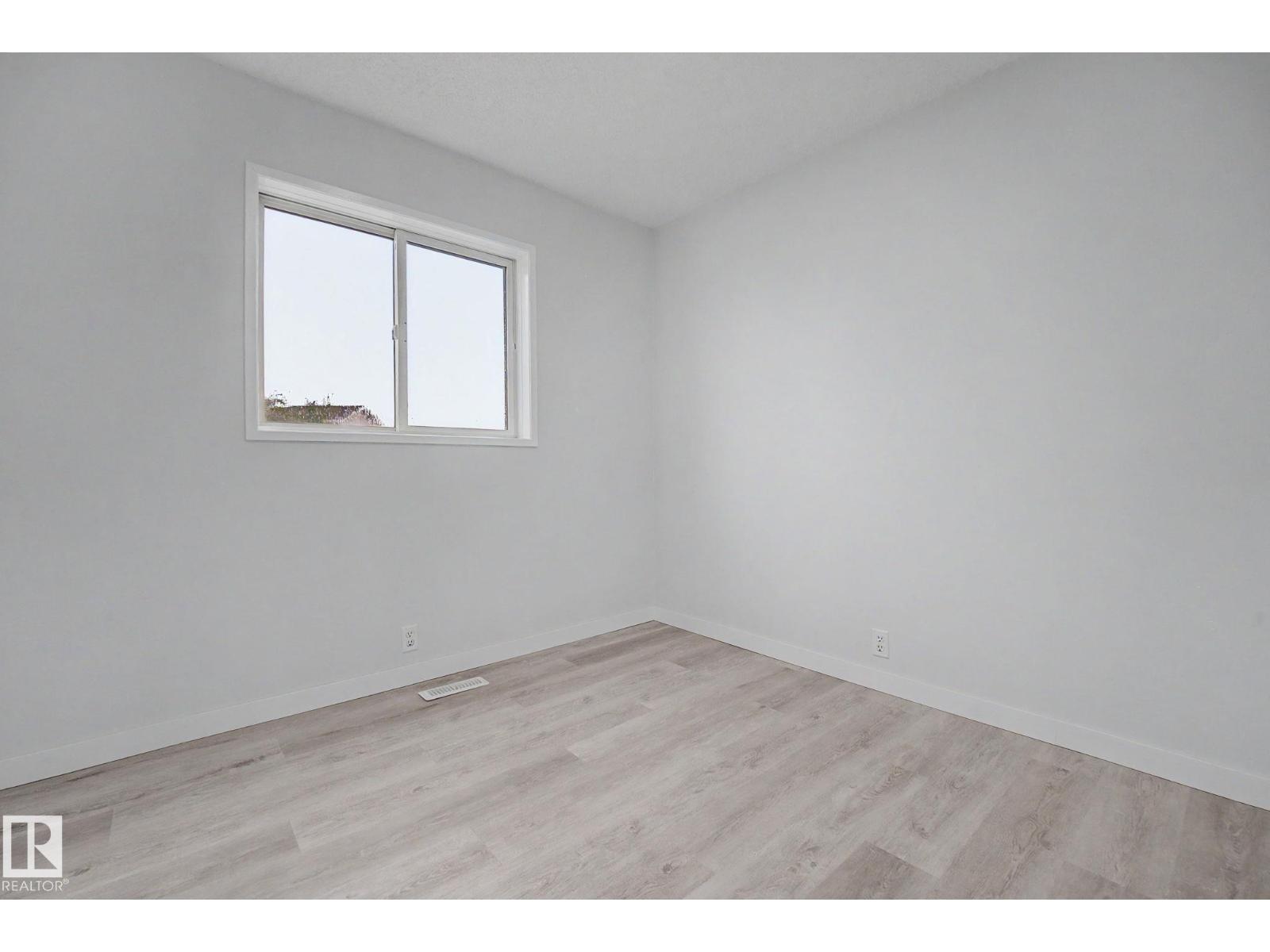 3704 39 AV NW — photo 24