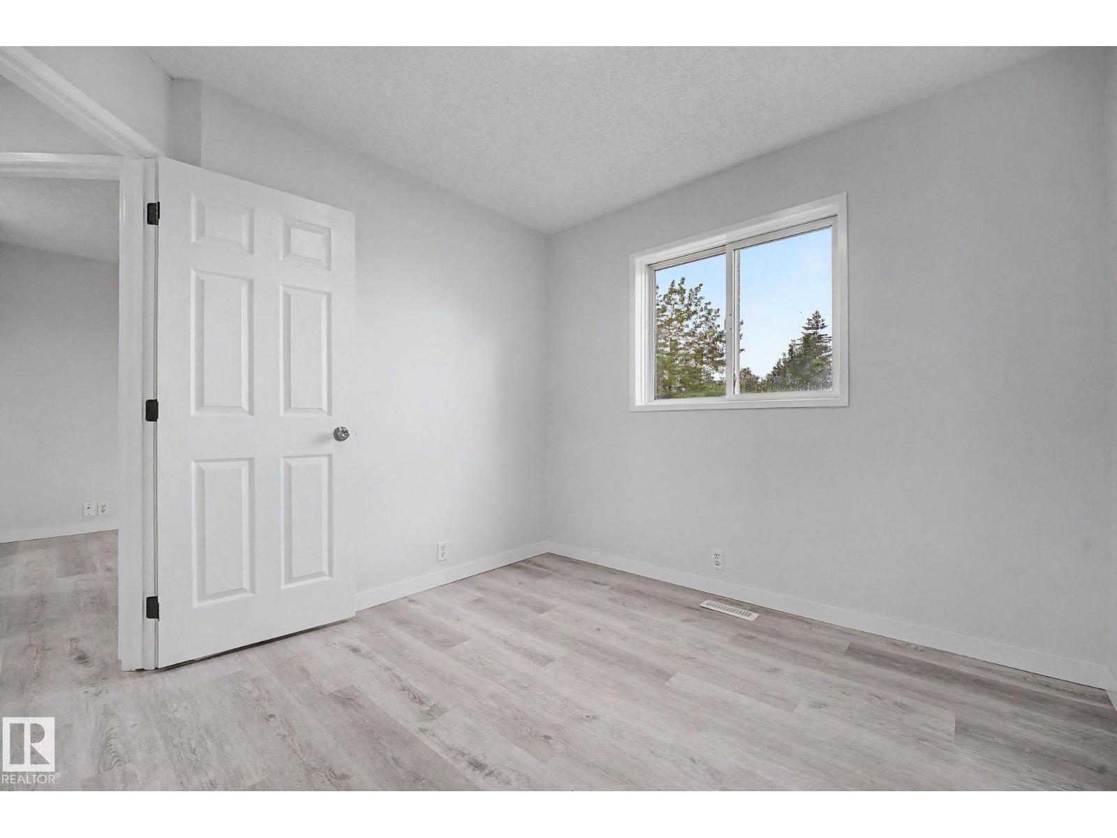 3704 39 AV NW — photo 26