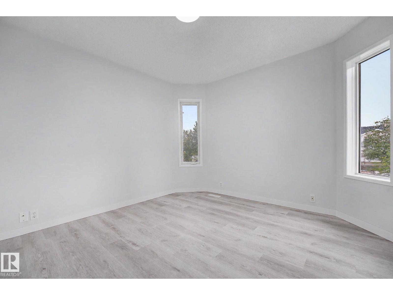 3704 39 AV NW — photo 27