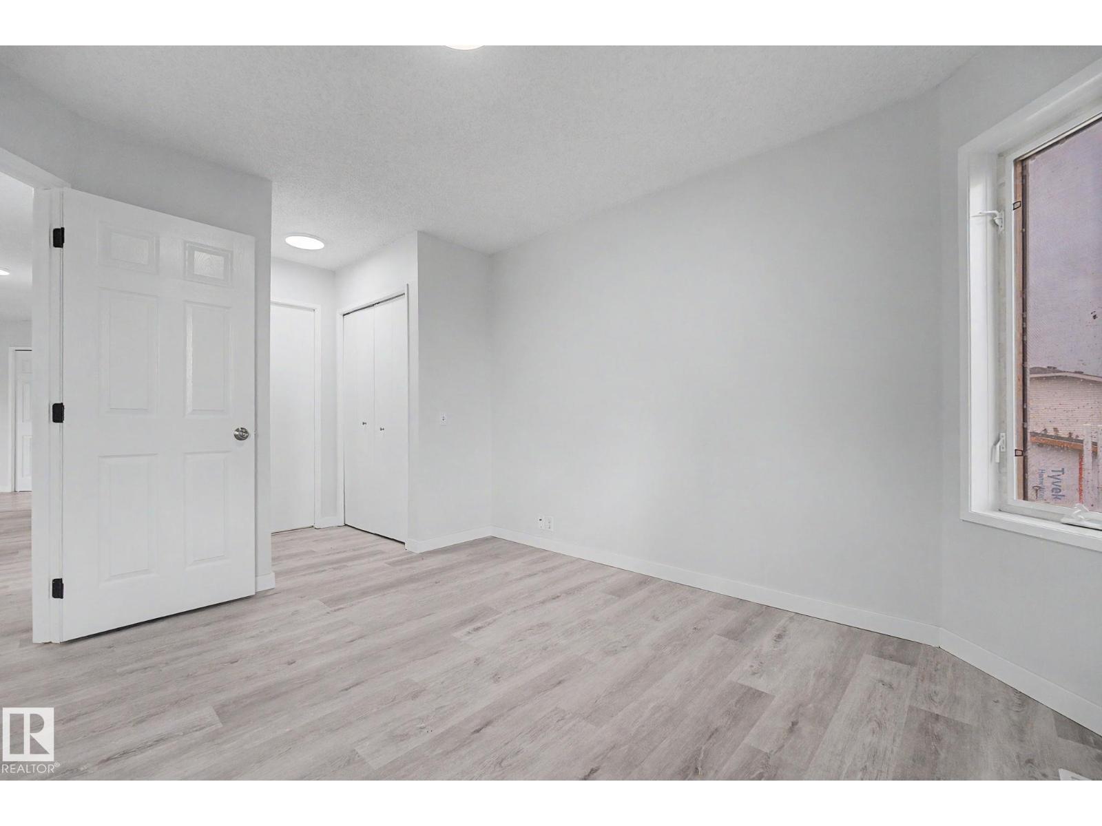 3704 39 AV NW — photo 28