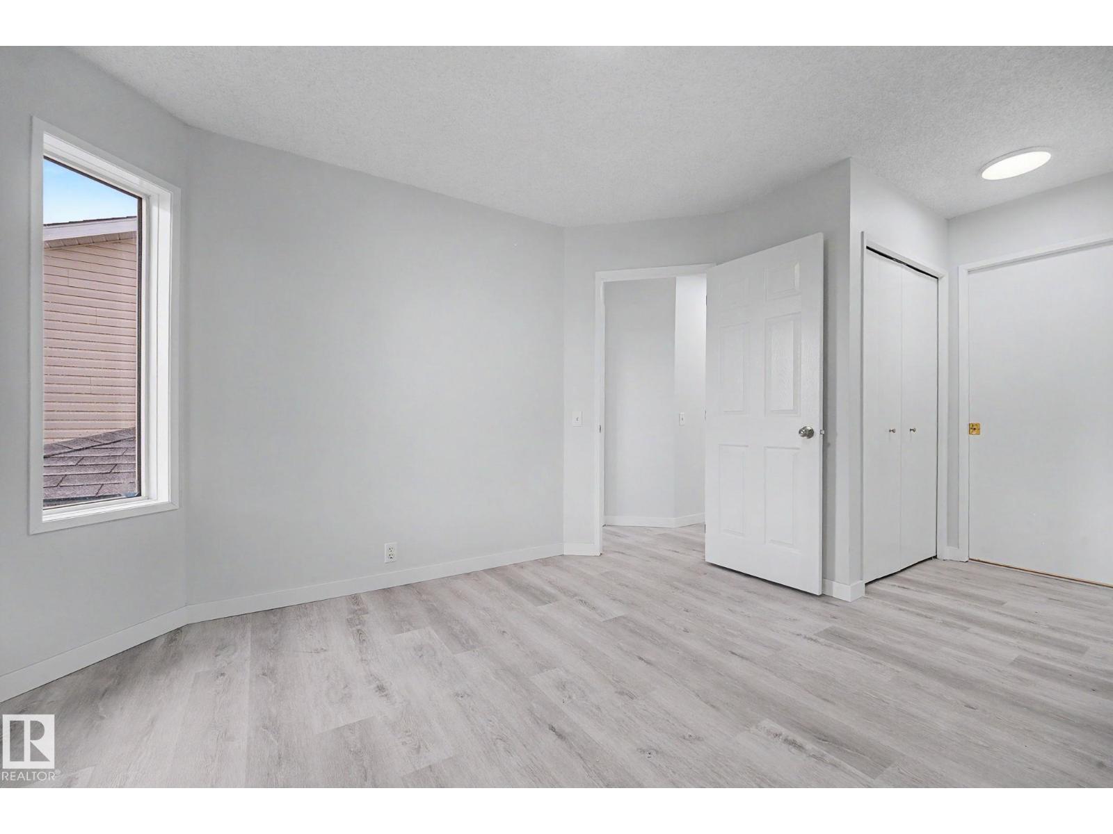 3704 39 AV NW — photo 29