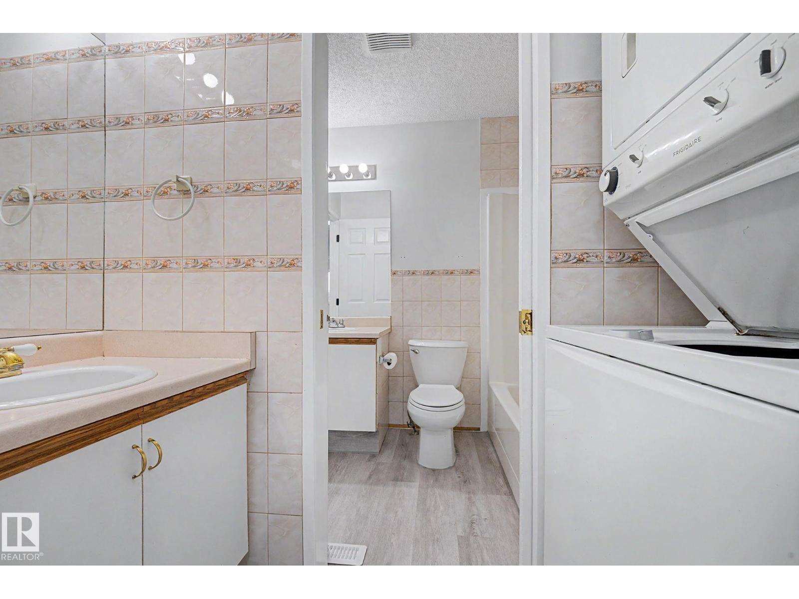 3704 39 AV NW — photo 32