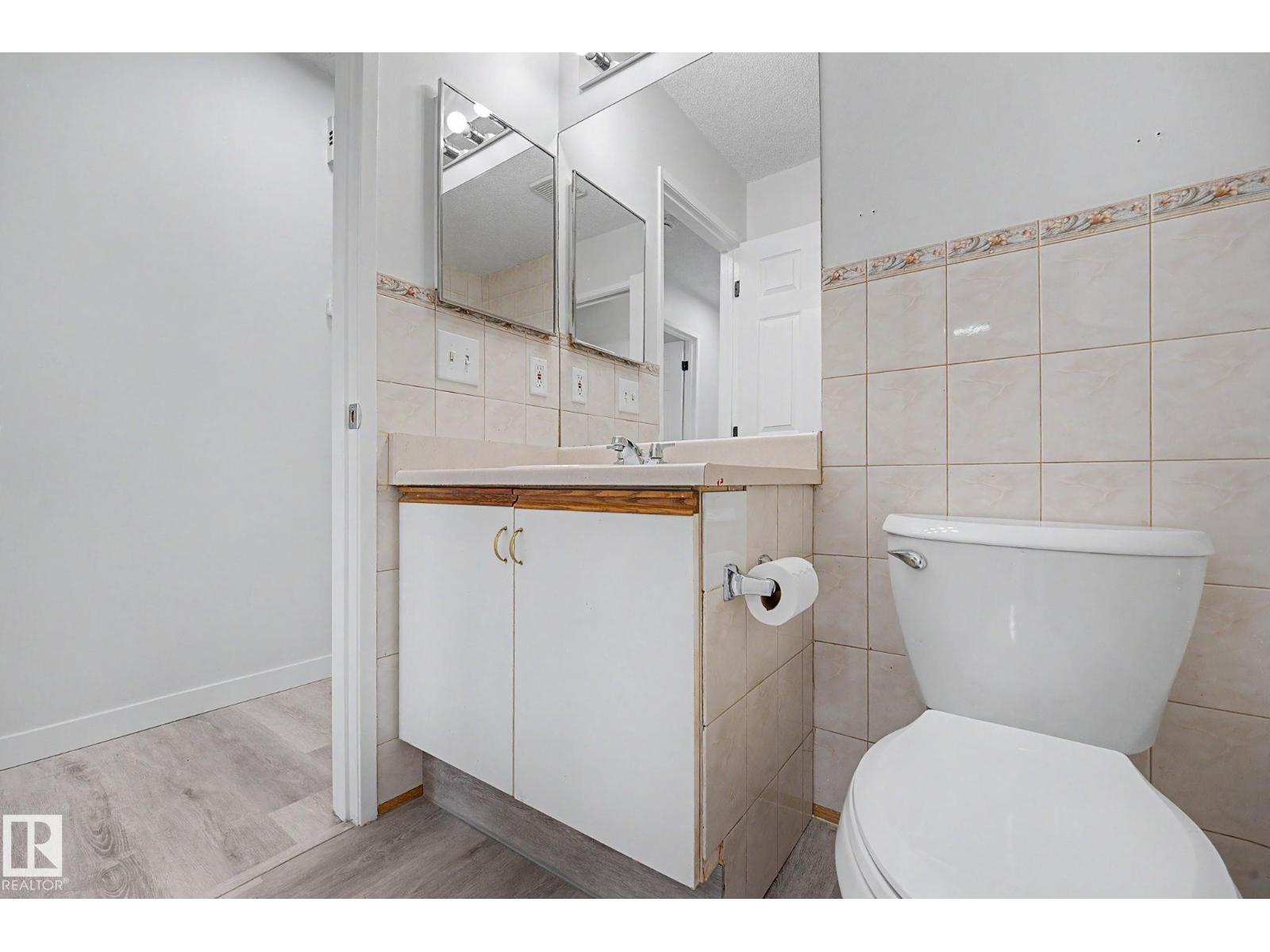 3704 39 AV NW — photo 33