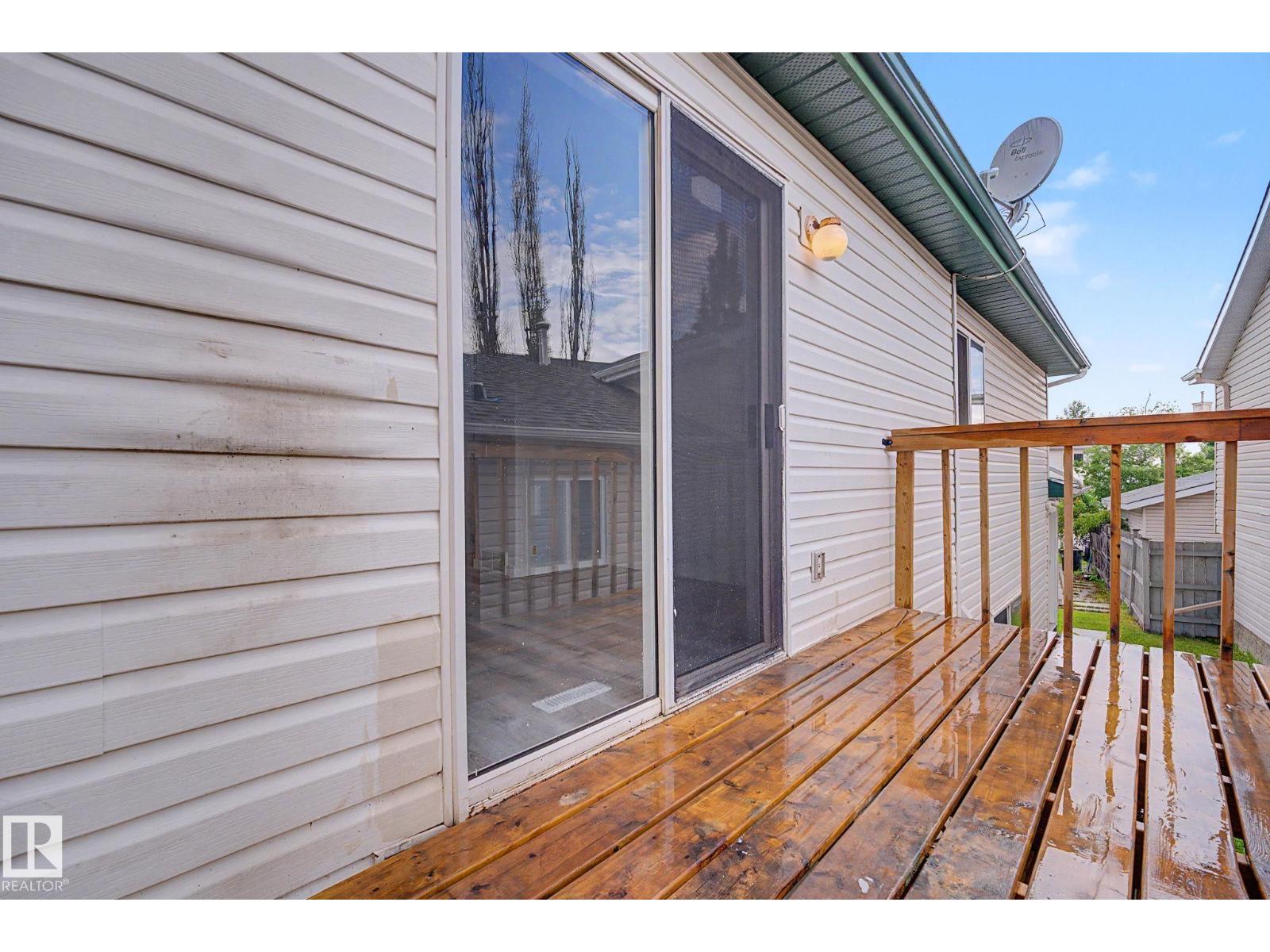 3704 39 AV NW — photo 34