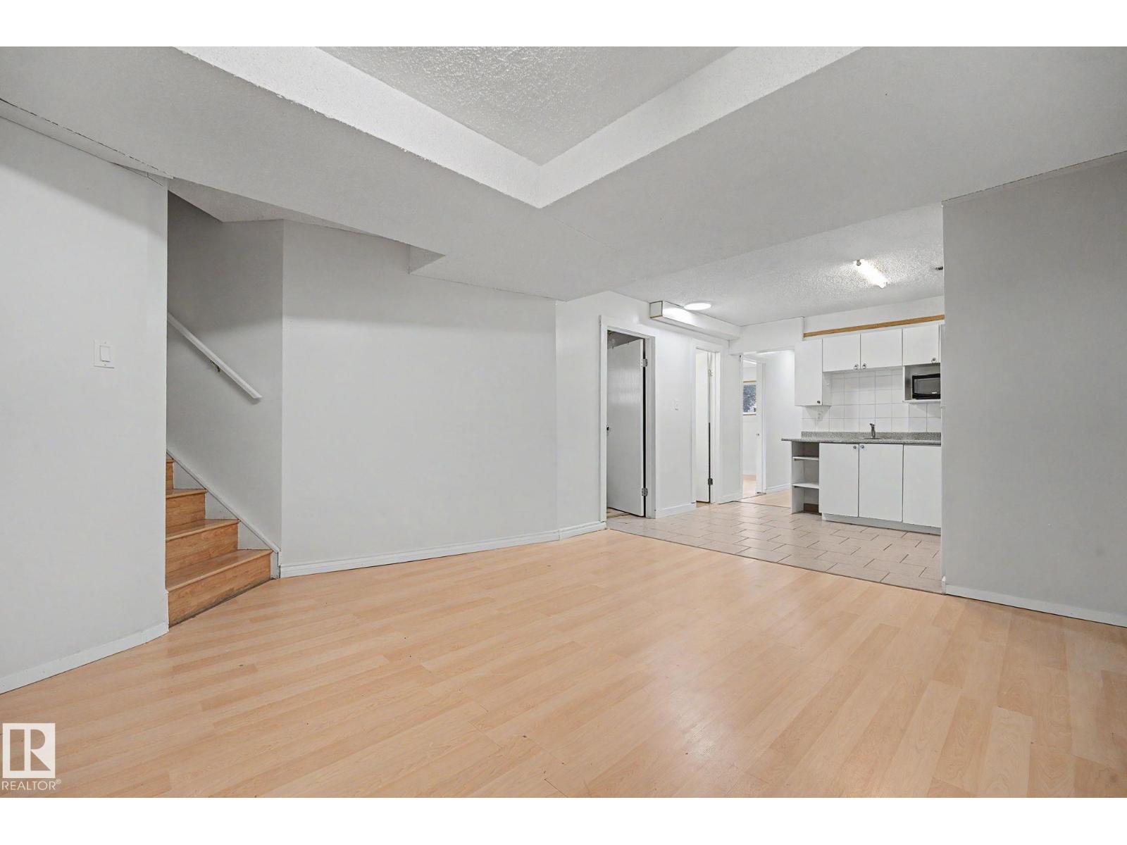 3704 39 AV NW — photo 37