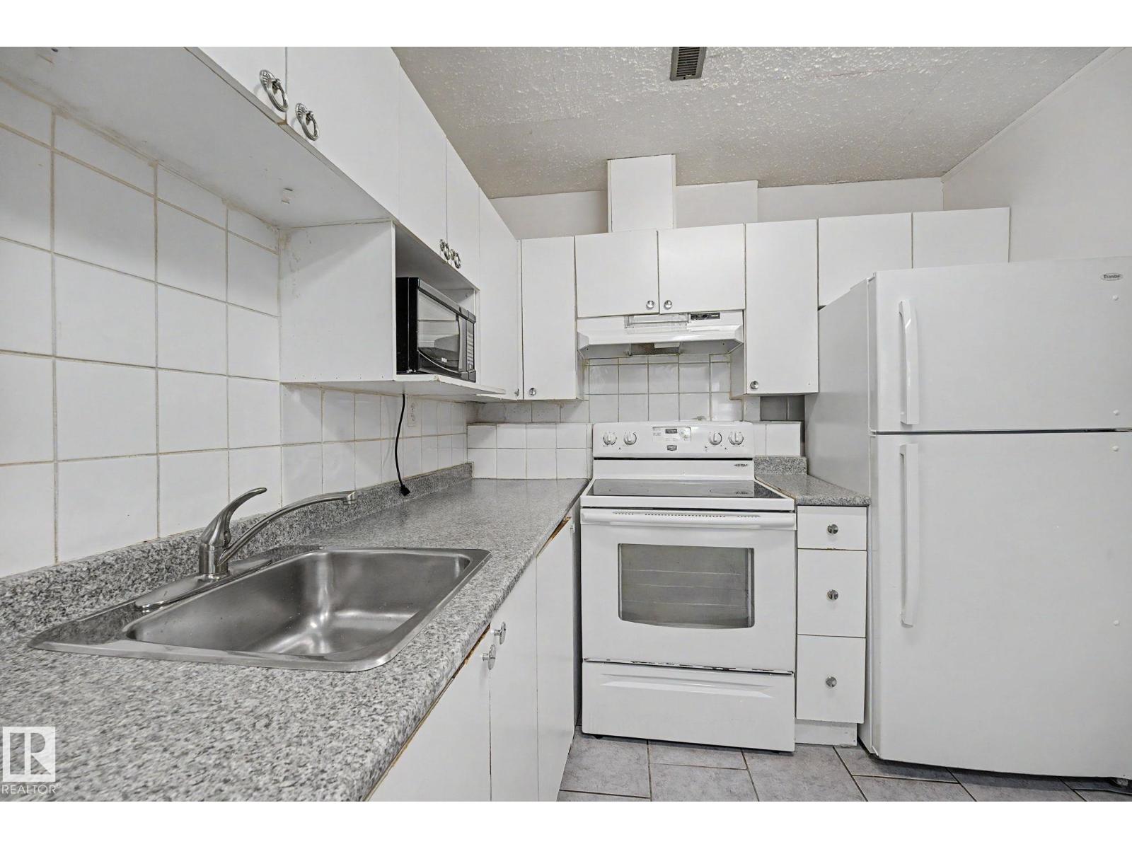 3704 39 AV NW — photo 39