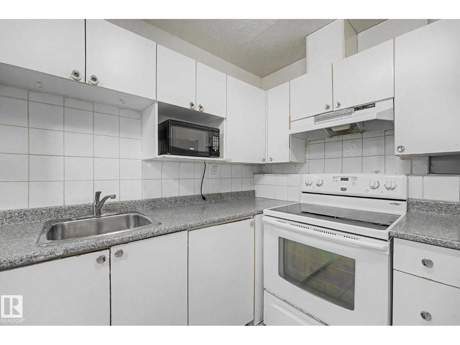 3704 39 AV NW — photo 41
