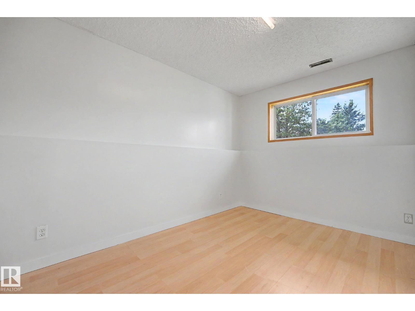 3704 39 AV NW — photo 44