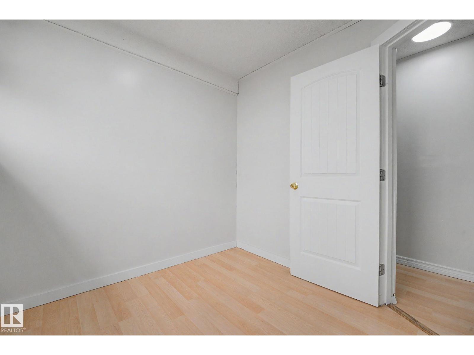 3704 39 AV NW — photo 48