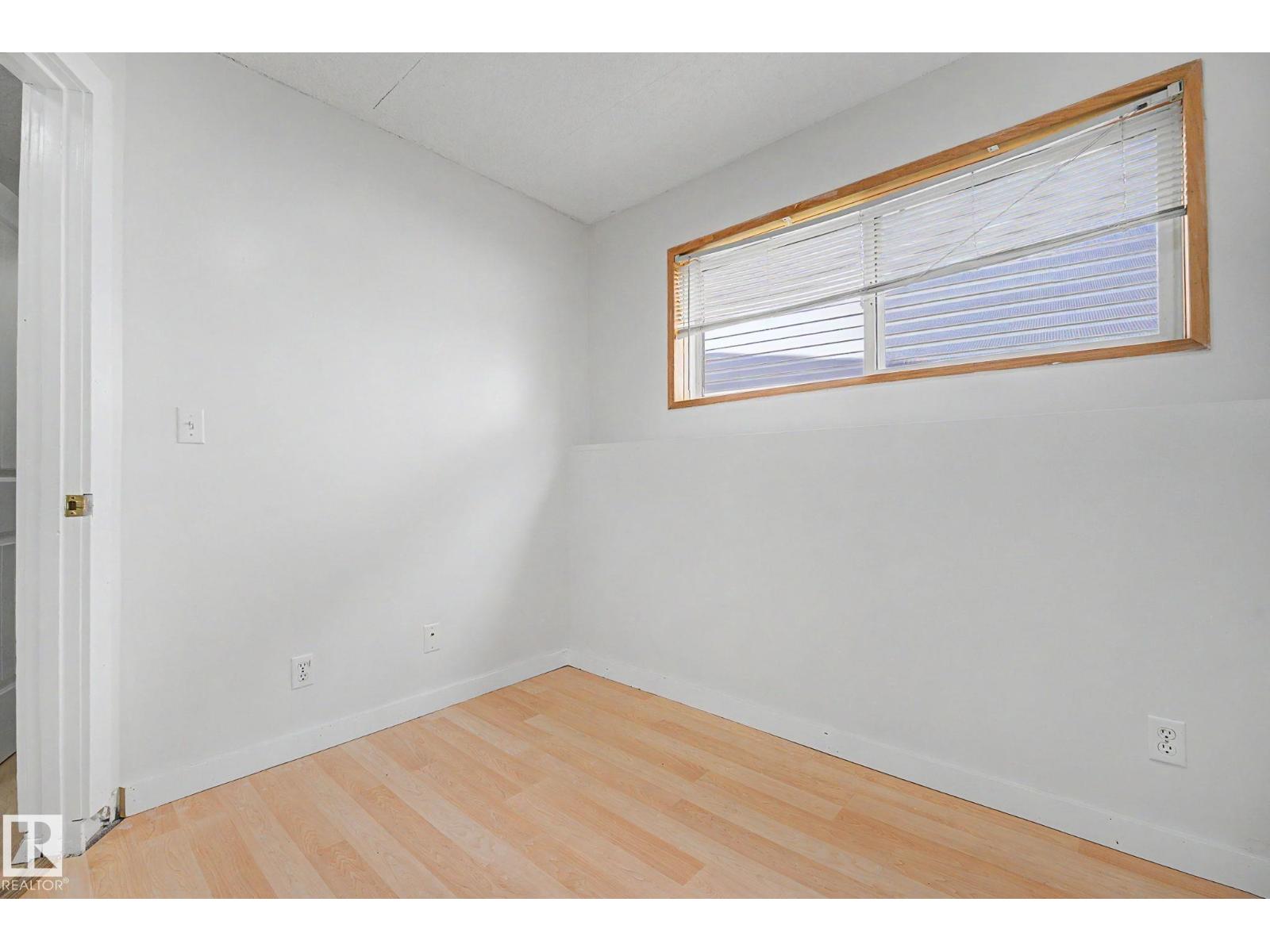 3704 39 AV NW — photo 49