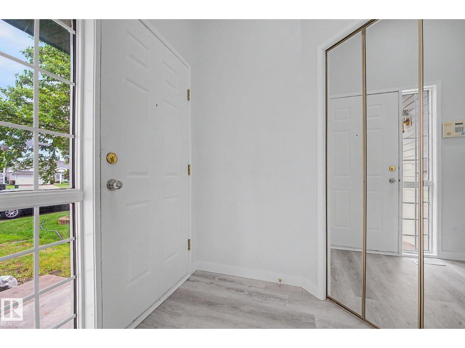 3704 39 AV NW — photo 6