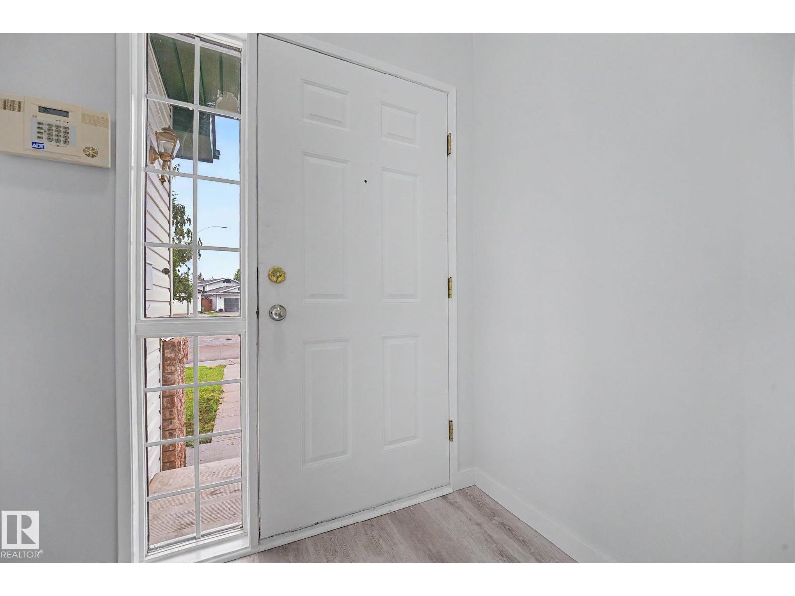 3704 39 AV NW — photo 7