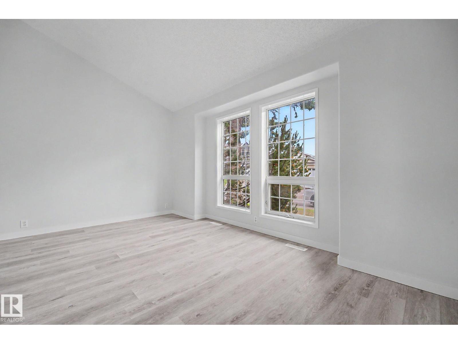 3704 39 AV NW — photo 8