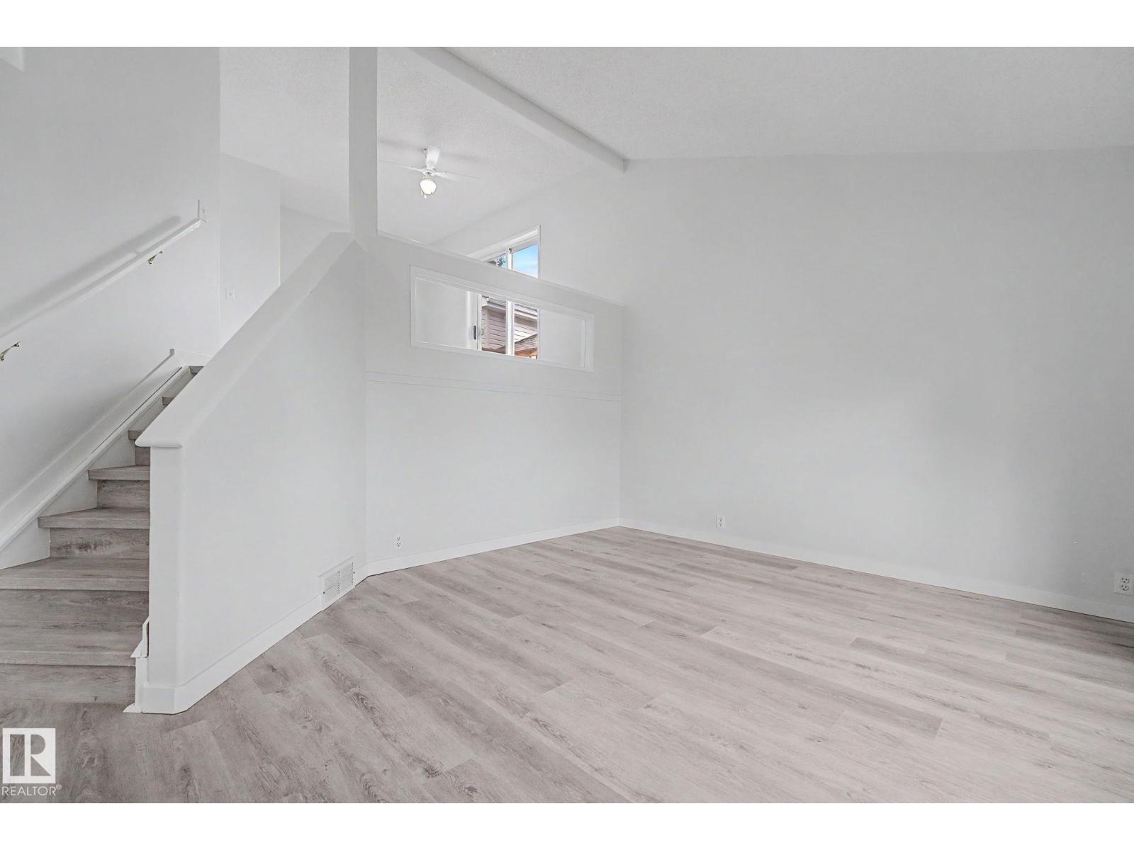 3704 39 AV NW — photo 9