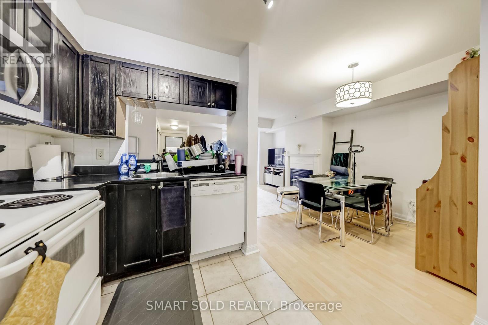 #679 3 EVERSON DRIVE - 21