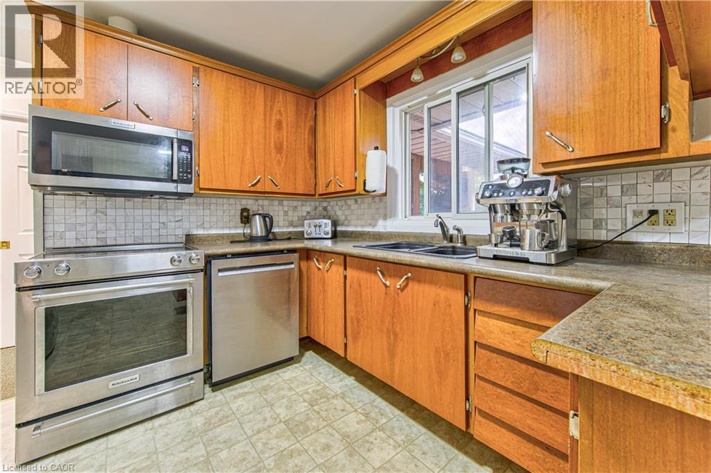46 ELROY Road - 13