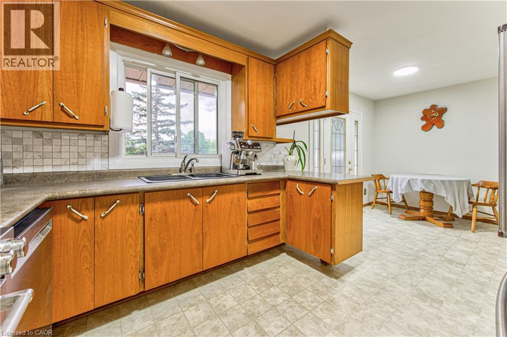46 ELROY Road - 14