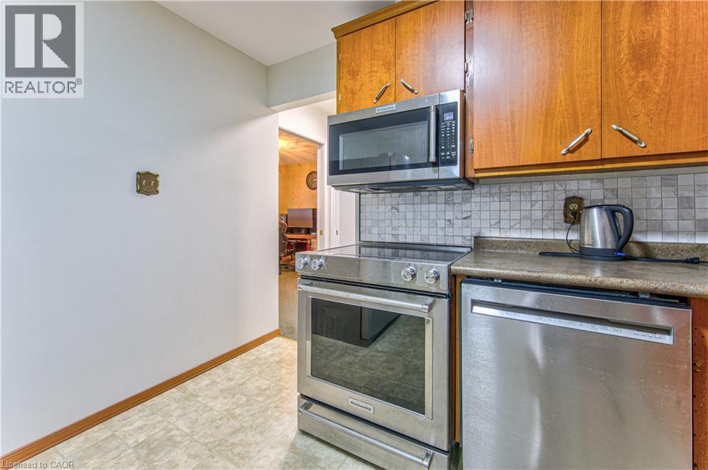 46 ELROY Road - 16