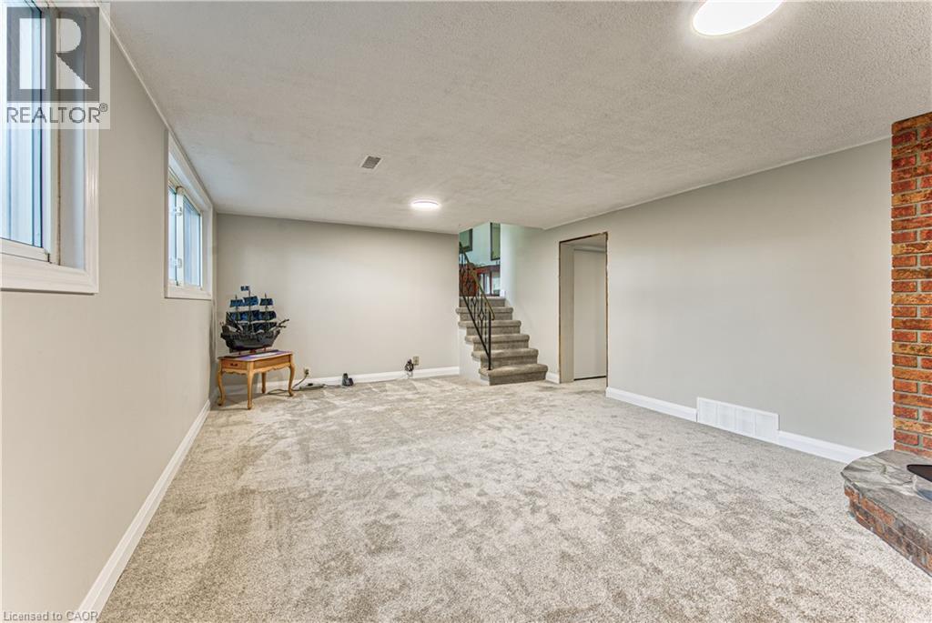 46 ELROY Road - 32