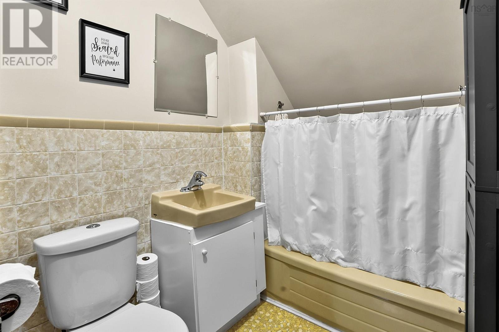 Property 36 of 49 of 689 West Ship Harbour Road