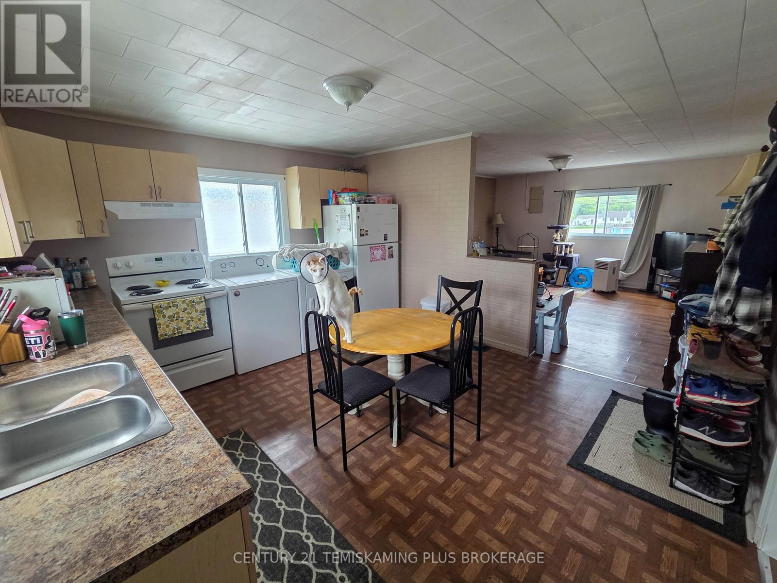 37 JAFFRAY STREET - 18