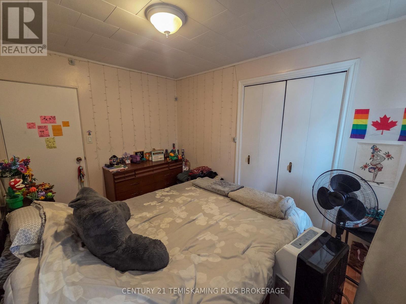37 JAFFRAY STREET - 27