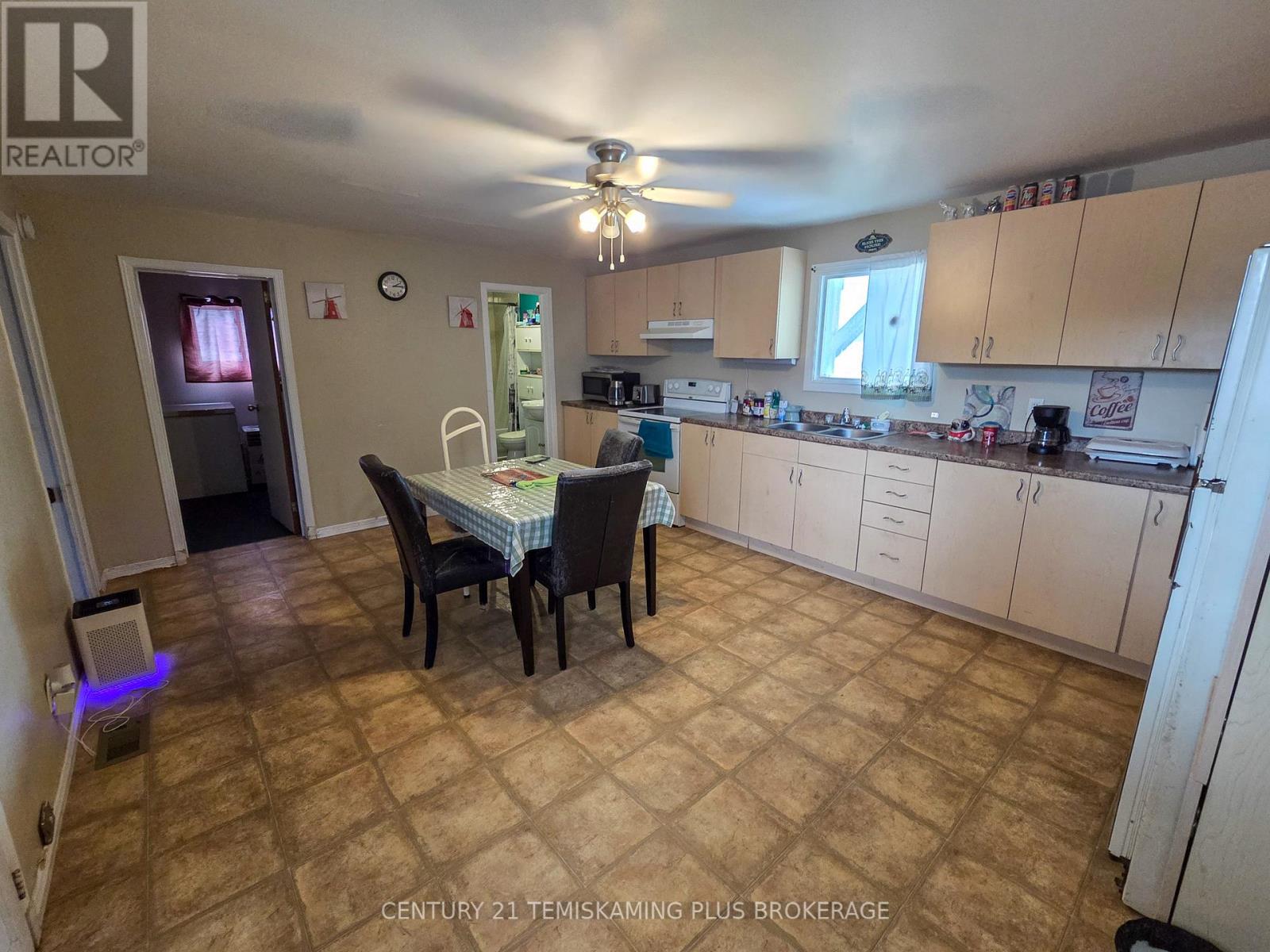 37 JAFFRAY STREET - 3