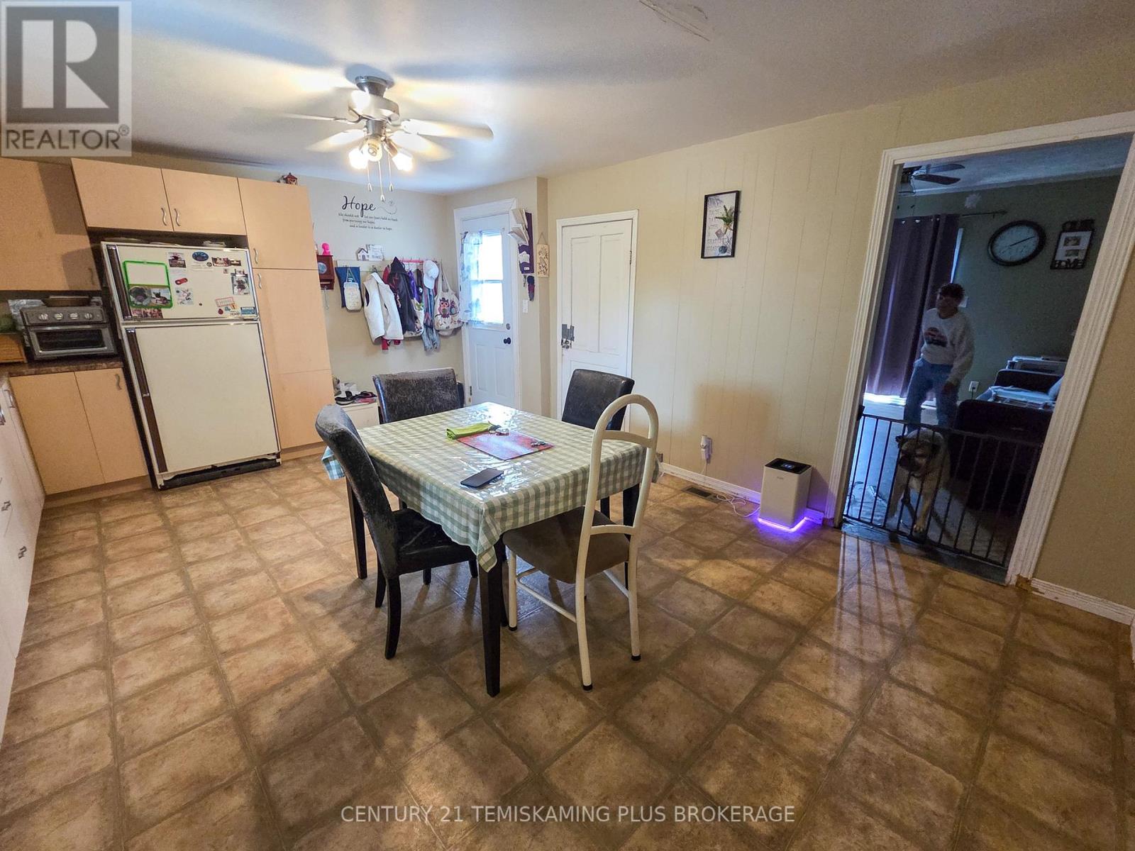 37 JAFFRAY STREET - 5