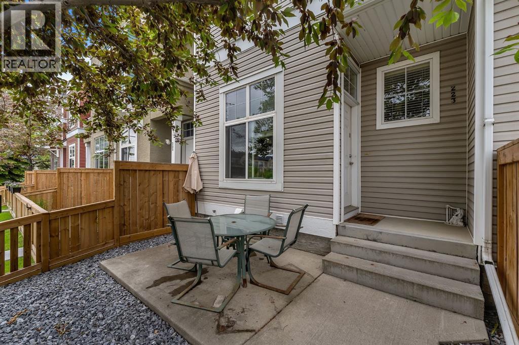 223 McKenzie Towne Gate SE — photo 9