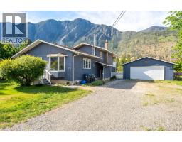 1220 SYKES Crescent, Keremeos