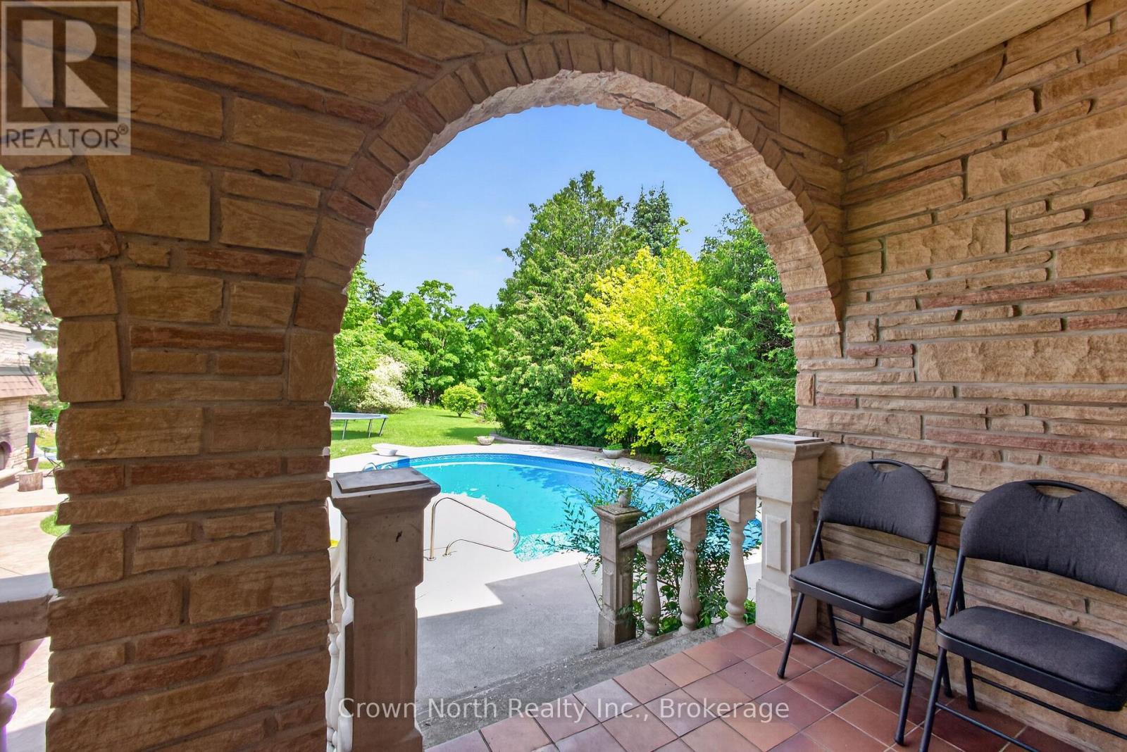 109 PORTICO DRIVE - 33