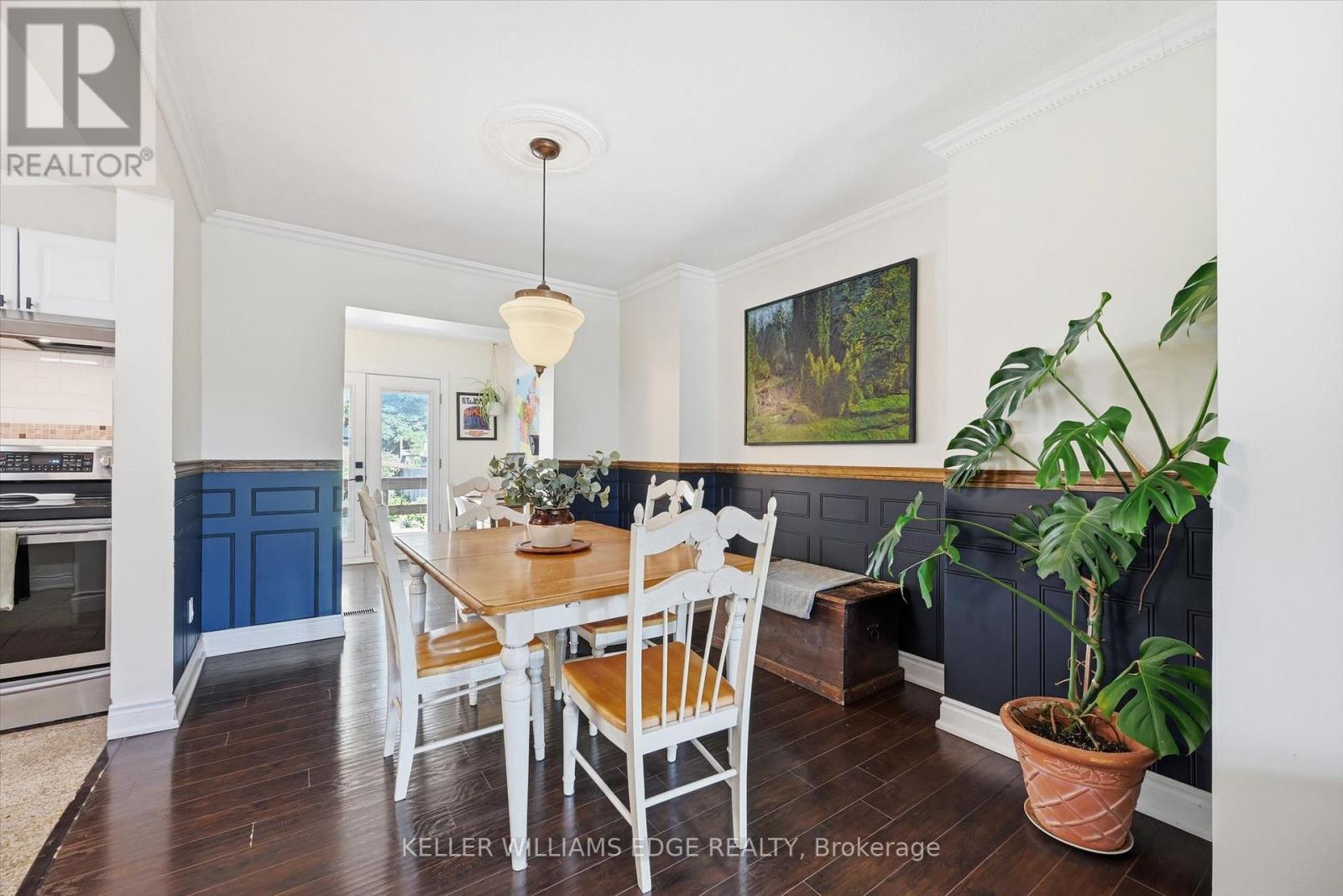 77 CAMERON AVENUE N - 10