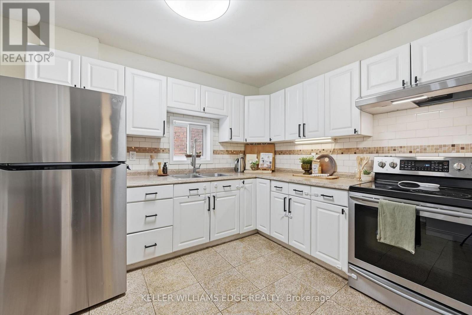 77 CAMERON AVENUE N - 14