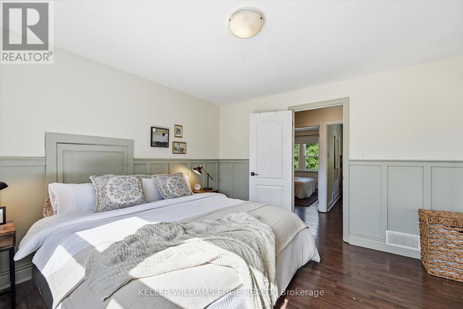 77 CAMERON AVENUE N - 24