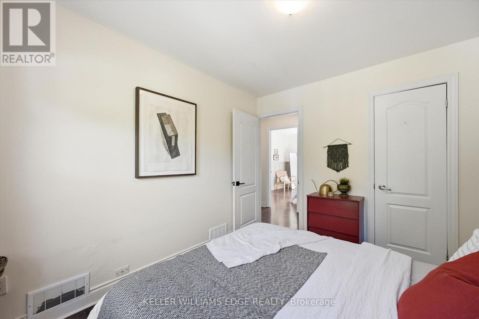 77 CAMERON AVENUE N - 26