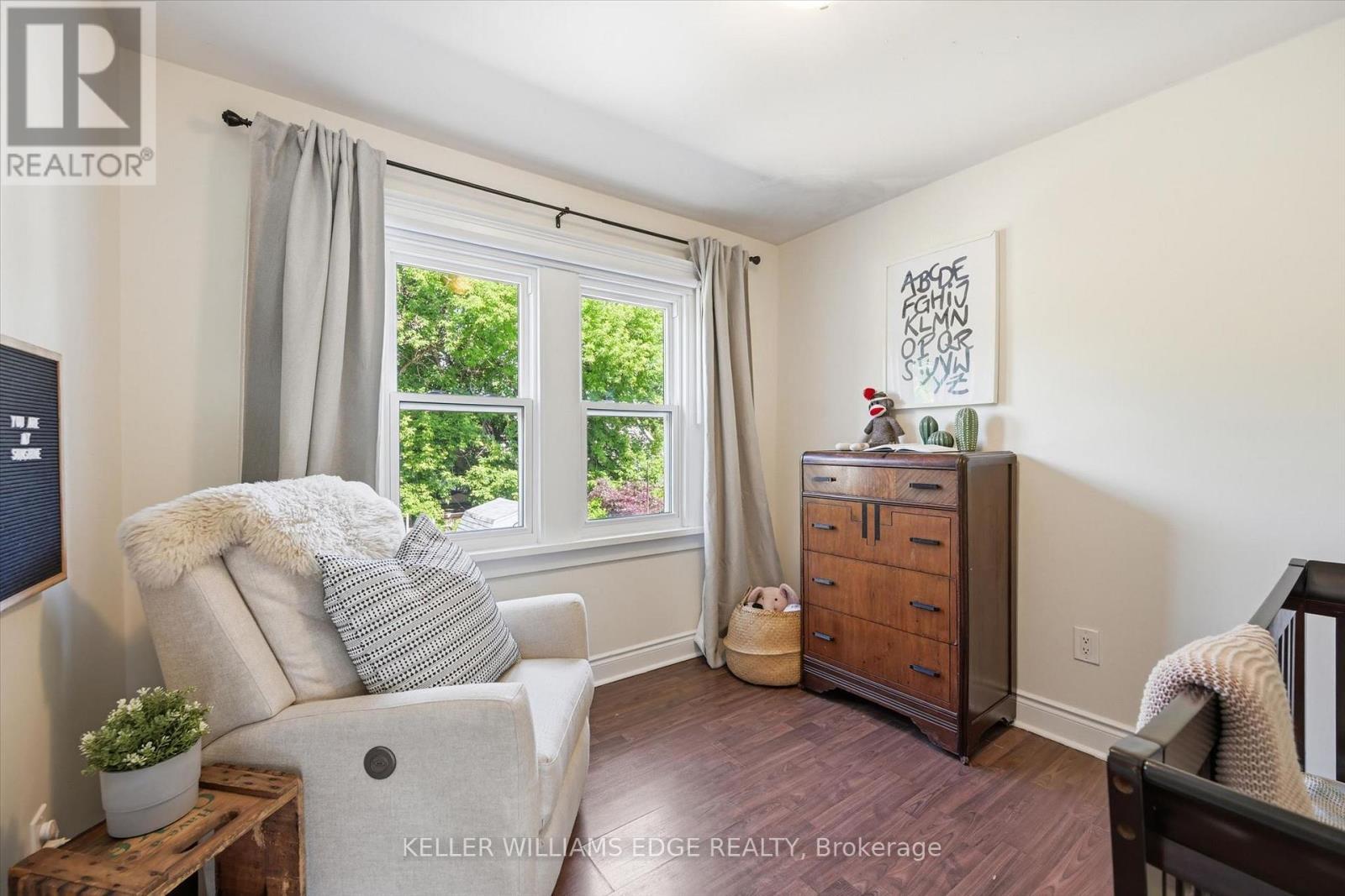 77 CAMERON AVENUE N - 27
