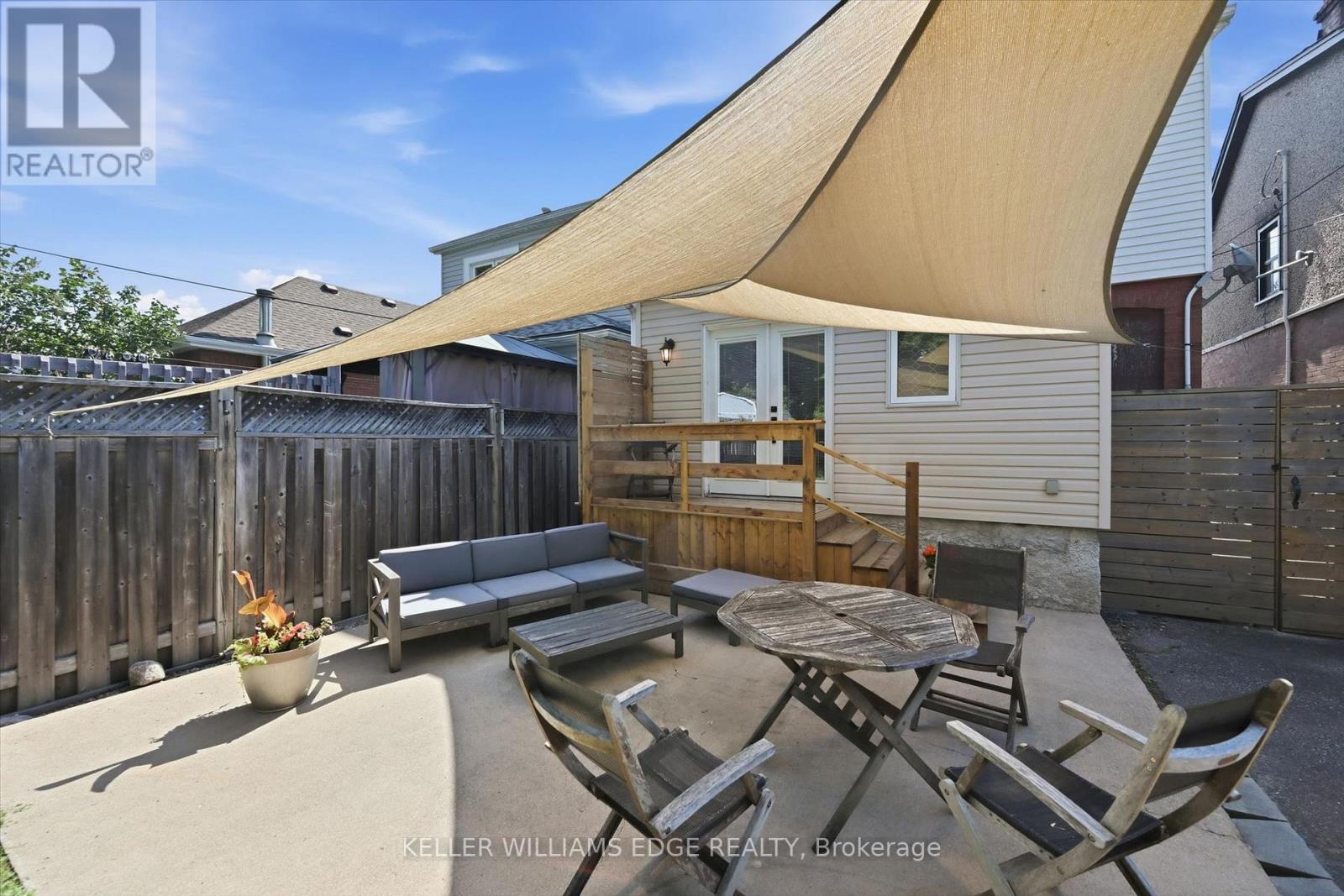 77 CAMERON AVENUE N - 32