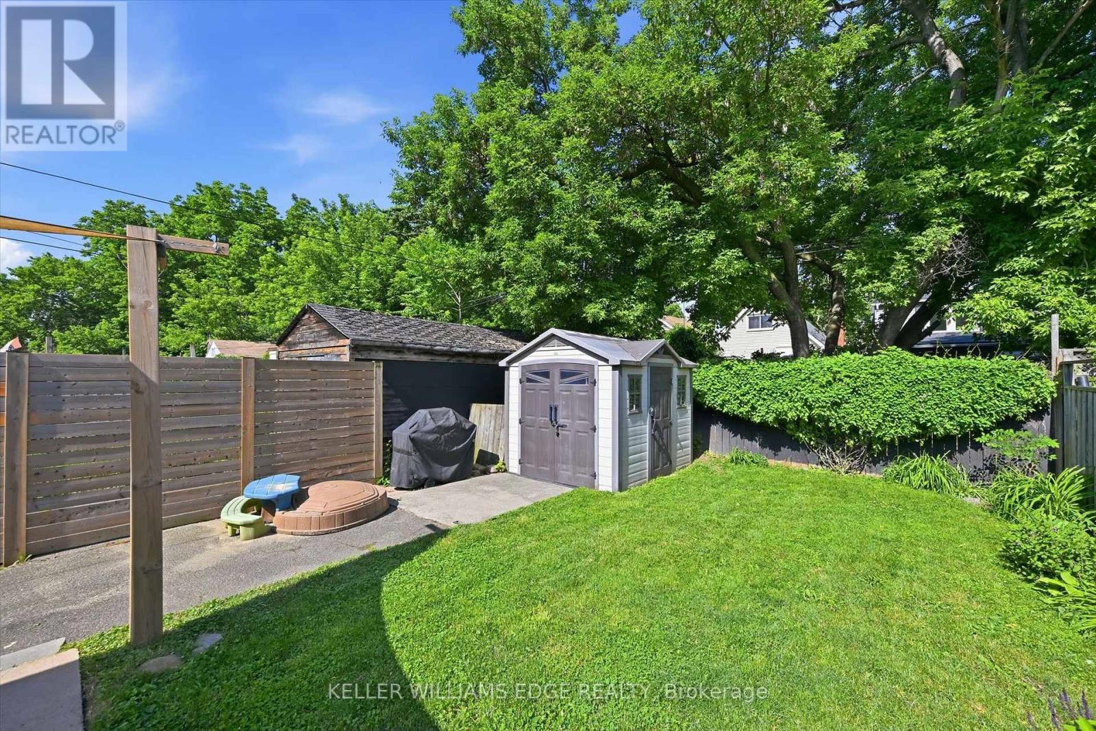 77 CAMERON AVENUE N - 33