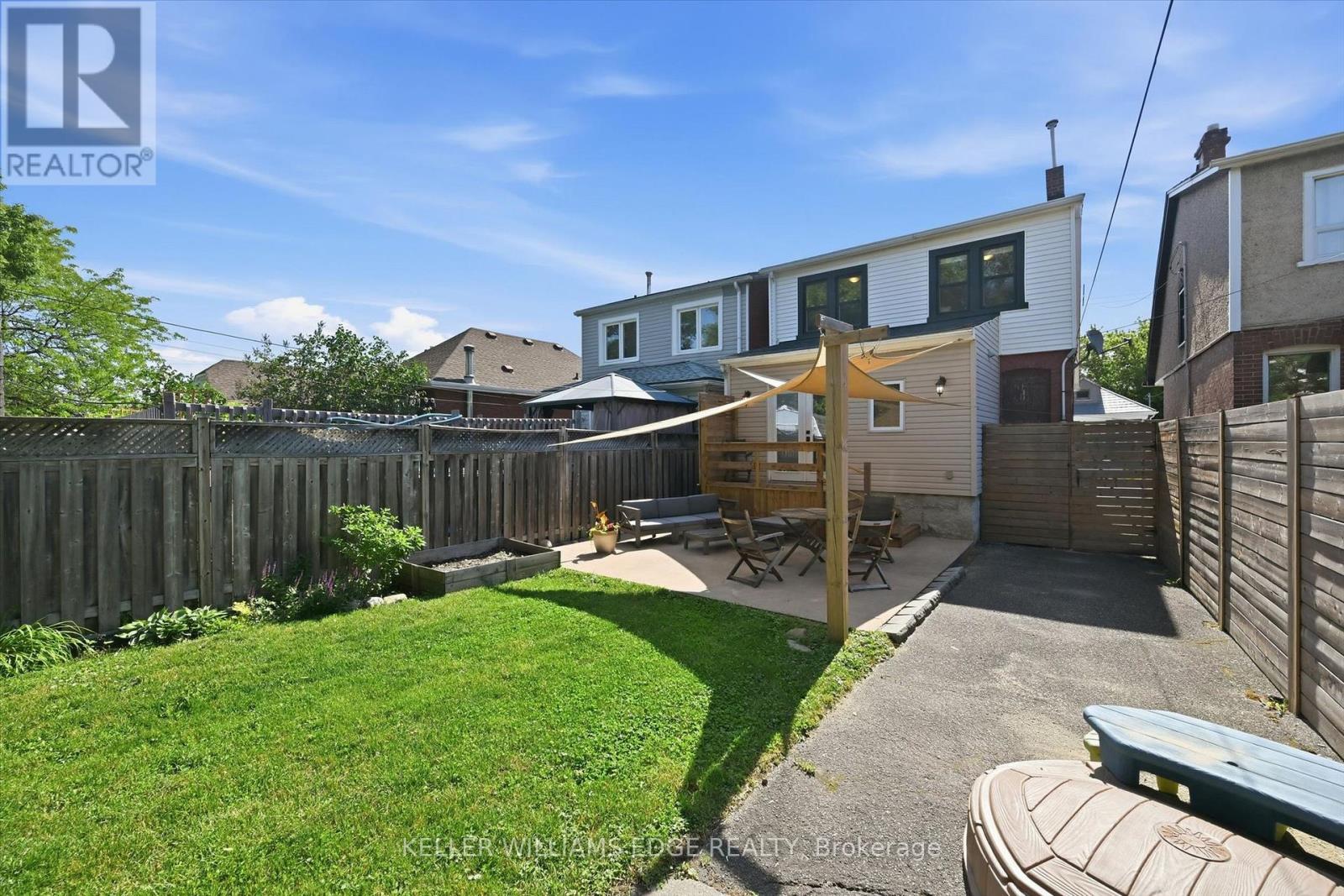 77 CAMERON AVENUE N - 34