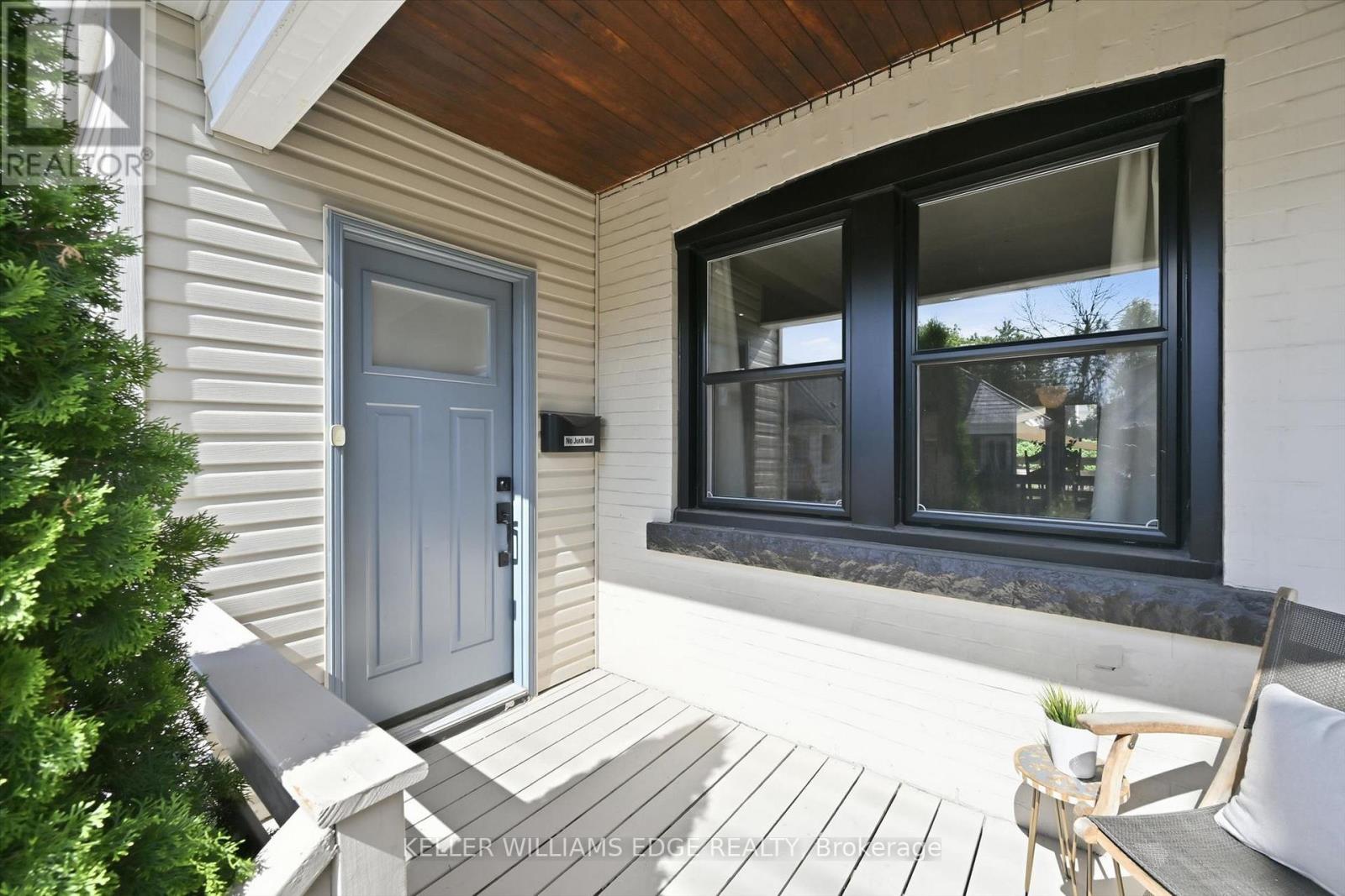 77 CAMERON AVENUE N - 4