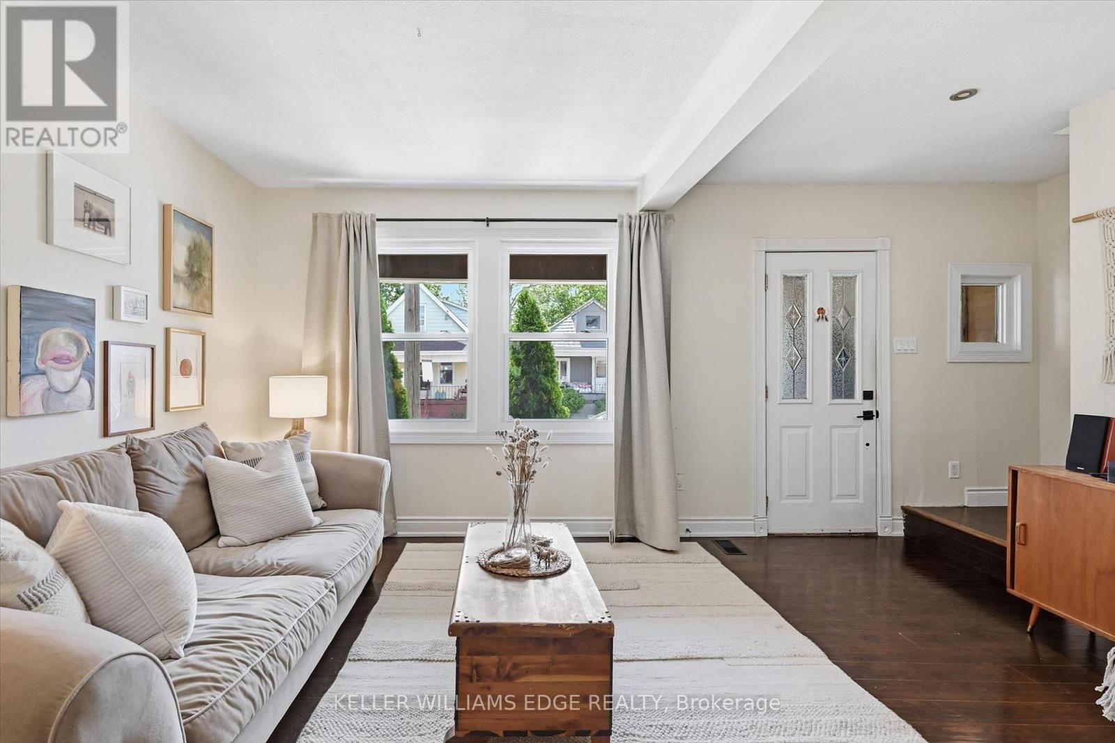 77 CAMERON AVENUE N - 9