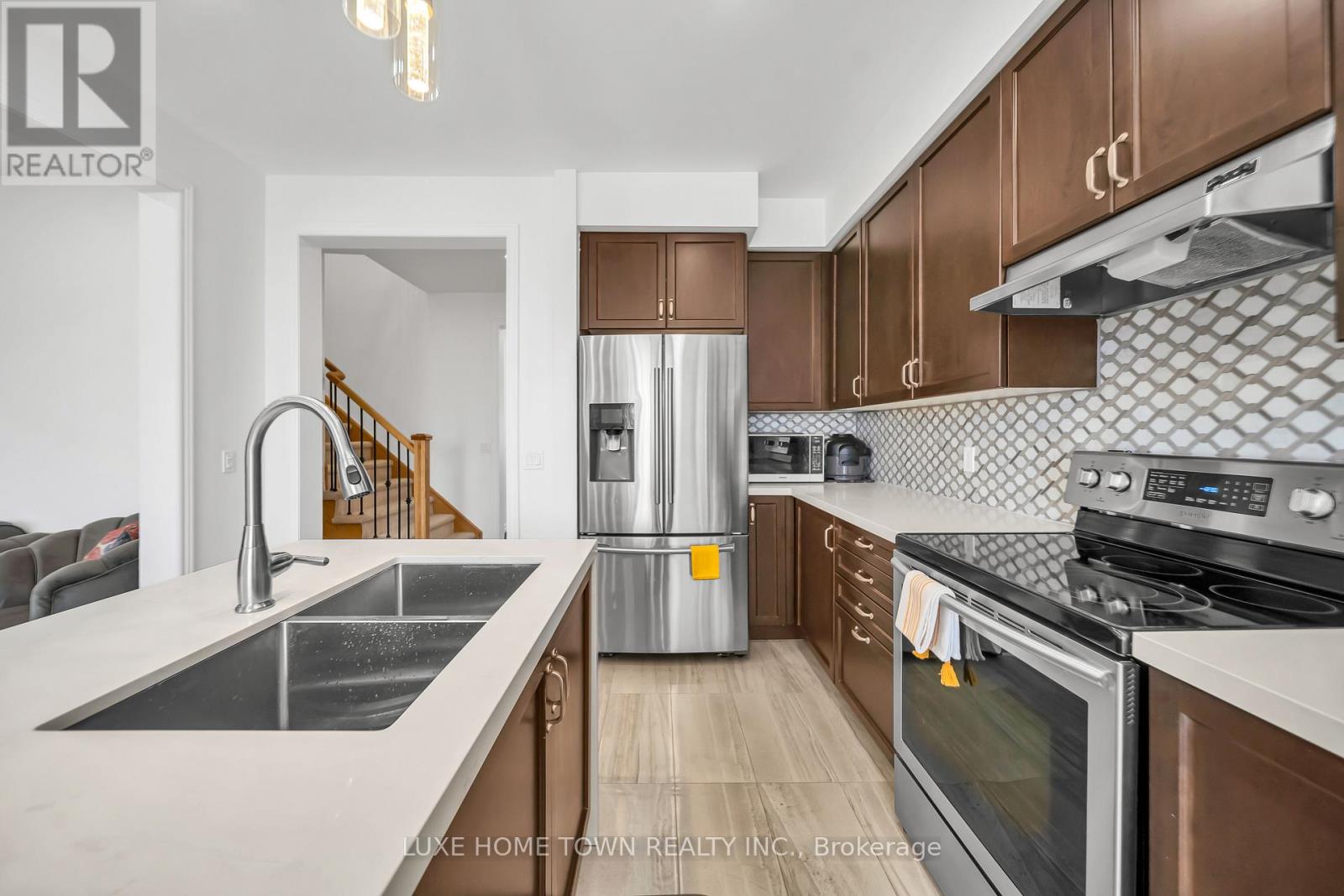 19 FINDLAY WAY - 17